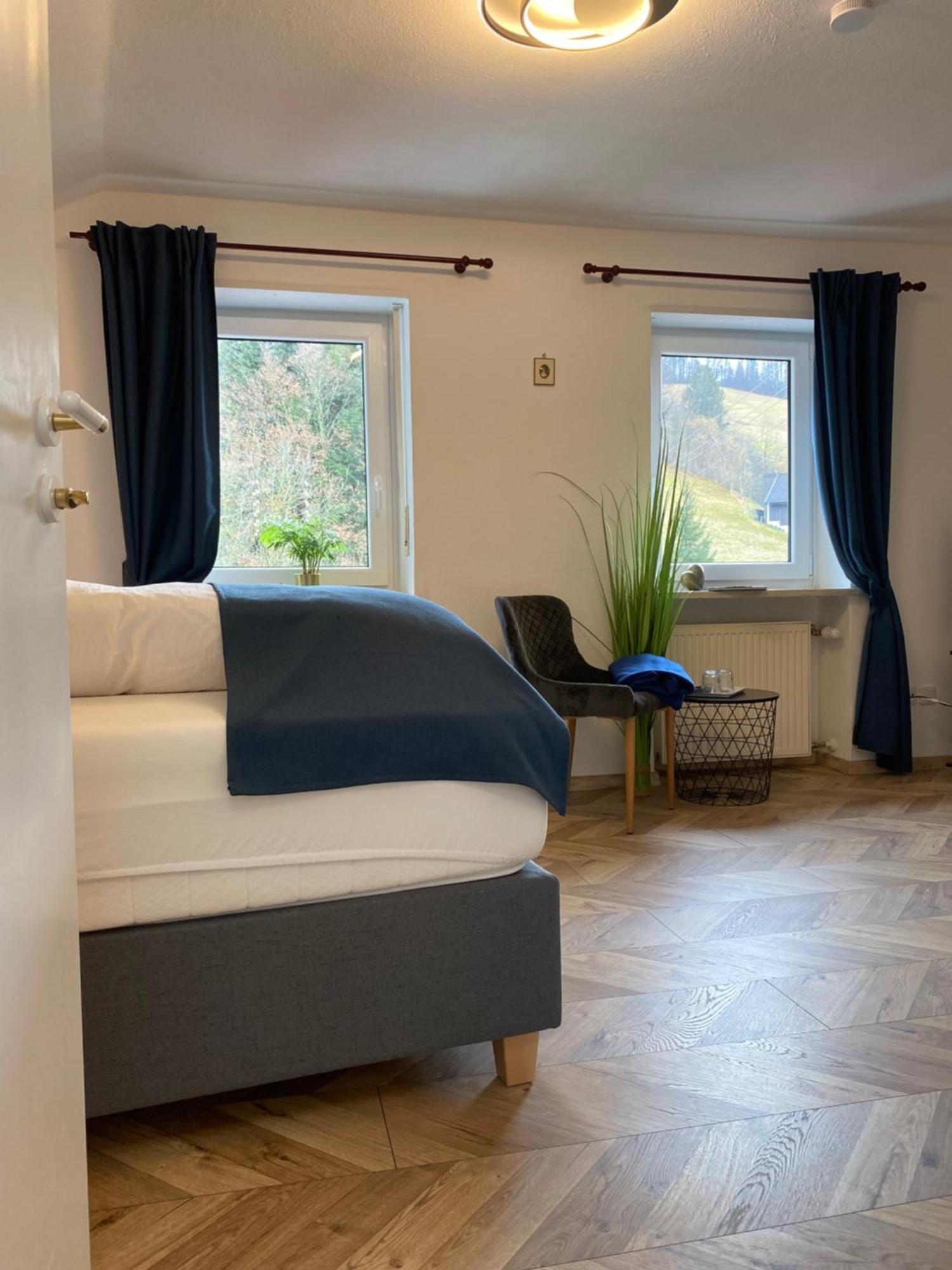 Und Frech Hotel